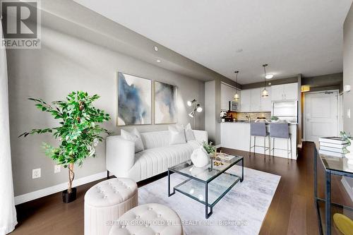 707 - 3563 Lake Shore Boulevard W, Toronto, ON - Indoor Photo Showing Living Room