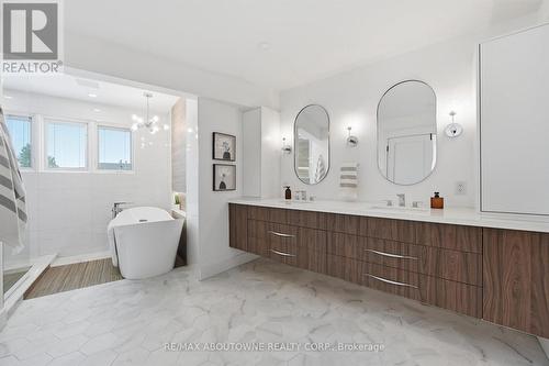 25 Southwind Terrace, Oakville, ON - Indoor Photo Showing Bathroom
