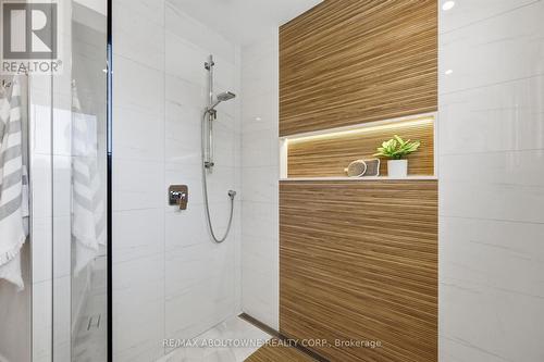 25 Southwind Terrace, Oakville, ON - Indoor Photo Showing Bathroom