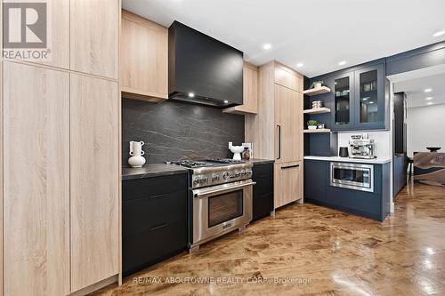 25 Southwind Terrace, Oakville, ON - Indoor Photo Showing Kitchen With Upgraded Kitchen