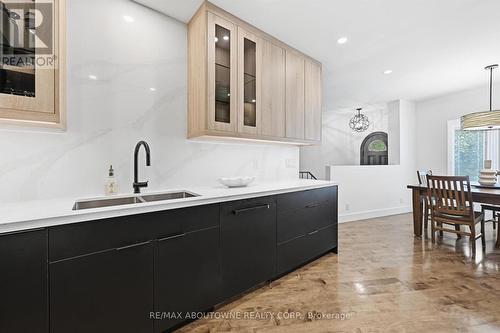 25 Southwind Terrace, Oakville, ON - Indoor Photo Showing Kitchen With Double Sink
