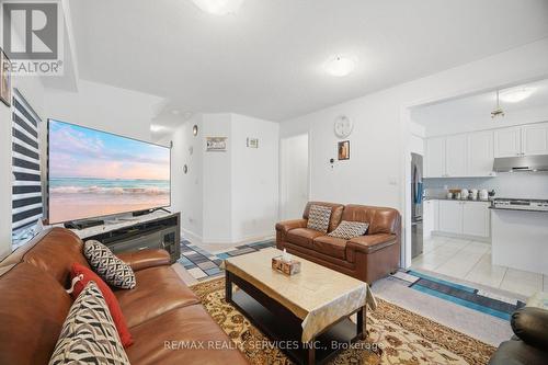 106 Seeley Avenue, Southgate, ON - Indoor Photo Showing Living Room
