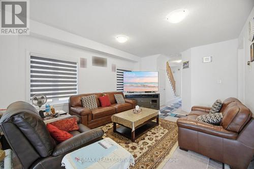 106 Seeley Avenue, Southgate, ON - Indoor Photo Showing Living Room