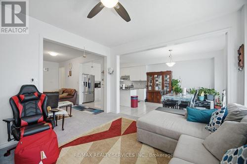 106 Seeley Avenue, Southgate, ON - Indoor Photo Showing Living Room