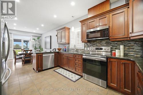 79 Garinger Crescent, Hamilton, ON - Indoor Photo Showing Kitchen