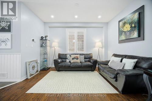 79 Garinger Crescent, Hamilton, ON - Indoor Photo Showing Living Room