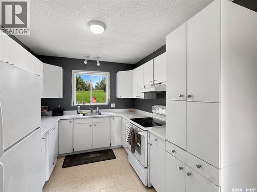 513 Main Street, Turtleford, SK - Indoor Photo Showing Kitchen