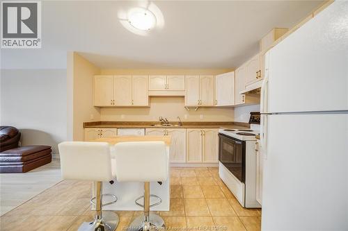 1556 Heatherglen Drive, Tecumseh, ON - Indoor Photo Showing Kitchen With Double Sink
