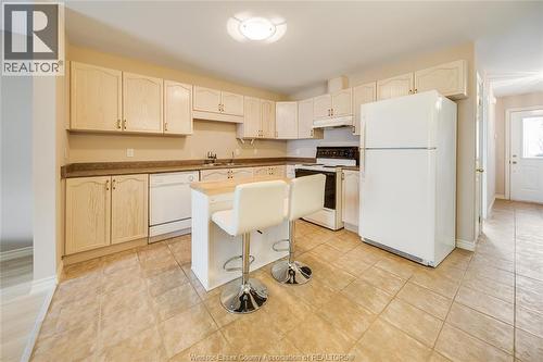 1556 Heatherglen Drive, Tecumseh, ON - Indoor Photo Showing Kitchen With Double Sink