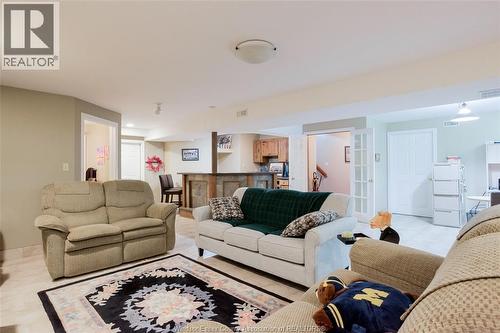 521 Royal Ridge Crescent, Amherstburg, ON - Indoor Photo Showing Living Room