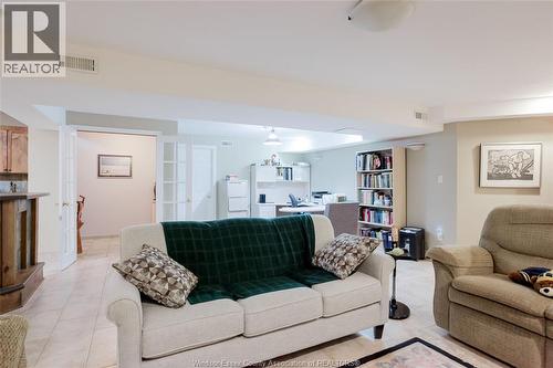 521 Royal Ridge Crescent, Amherstburg, ON - Indoor Photo Showing Living Room