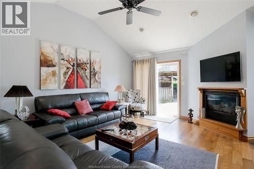 521 Royal Ridge Crescent, Amherstburg, ON - Indoor Photo Showing Living Room With Fireplace