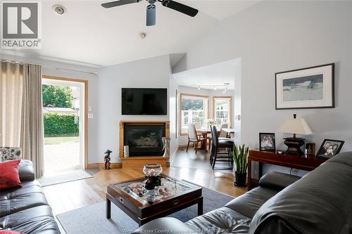521 Royal Ridge Crescent, Amherstburg, ON - Indoor Photo Showing Living Room With Fireplace