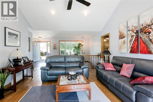 521 Royal Ridge Crescent, Amherstburg, ON - Indoor Photo Showing Living Room