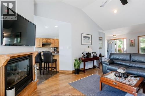 521 Royal Ridge Crescent, Amherstburg, ON - Indoor Photo Showing Living Room With Fireplace