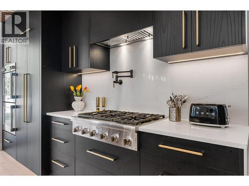 9829 Beacon Hill Crescent, Lake Country, BC - Indoor Photo Showing Kitchen With Upgraded Kitchen