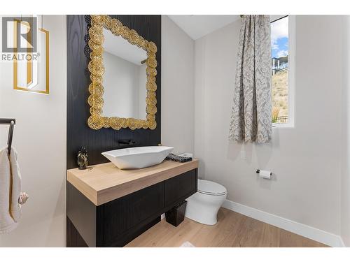 9829 Beacon Hill Crescent, Lake Country, BC - Indoor Photo Showing Bathroom