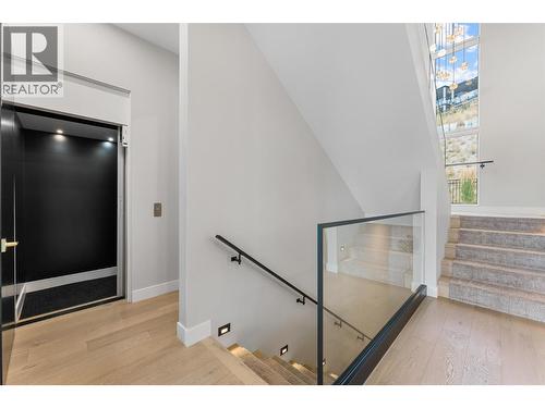 9829 Beacon Hill Crescent, Lake Country, BC - Indoor Photo Showing Other Room