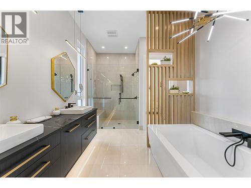 9829 Beacon Hill Crescent, Lake Country, BC - Indoor Photo Showing Bathroom