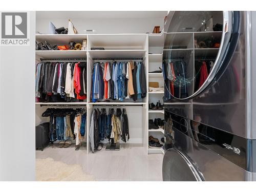 9829 Beacon Hill Crescent, Lake Country, BC - Indoor With Storage