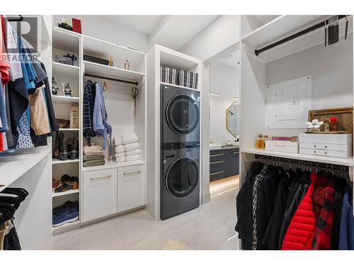 9829 Beacon Hill Crescent, Lake Country, BC - Indoor Photo Showing Laundry Room
