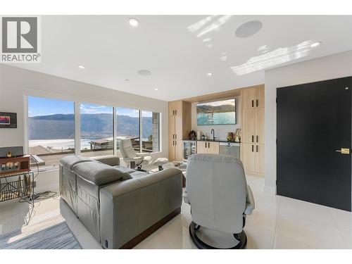 9829 Beacon Hill Crescent, Lake Country, BC - Indoor