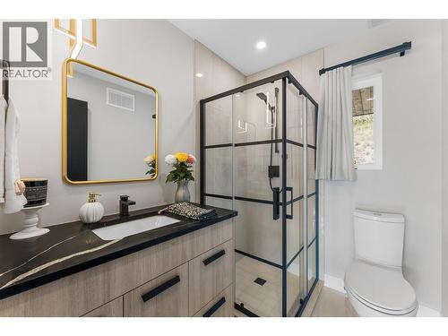 9829 Beacon Hill Crescent, Lake Country, BC - Indoor Photo Showing Bathroom