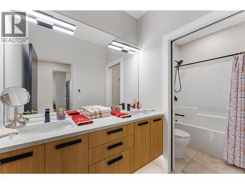 9829 Beacon Hill Crescent, Lake Country, BC - Indoor Photo Showing Bathroom
