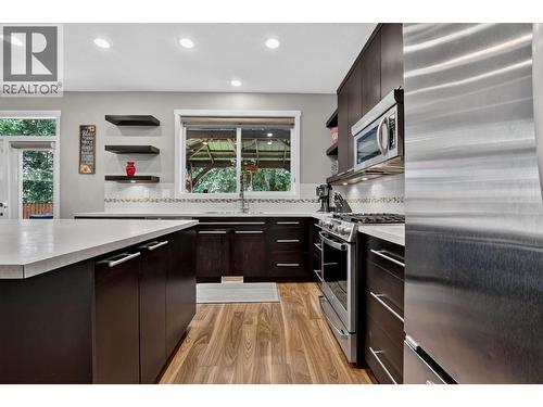 7557 Loedel Crescent, Prince George, BC - Indoor Photo Showing Kitchen With Upgraded Kitchen