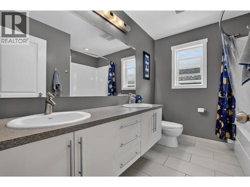7557 Loedel Crescent, Prince George, BC - Indoor Photo Showing Bathroom