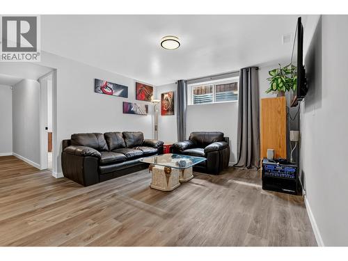7557 Loedel Crescent, Prince George, BC - Indoor Photo Showing Living Room