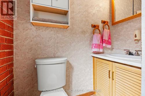 21 Upper Canada Drive, Niagara-On-The-Lake (Town), ON - Indoor Photo Showing Bathroom