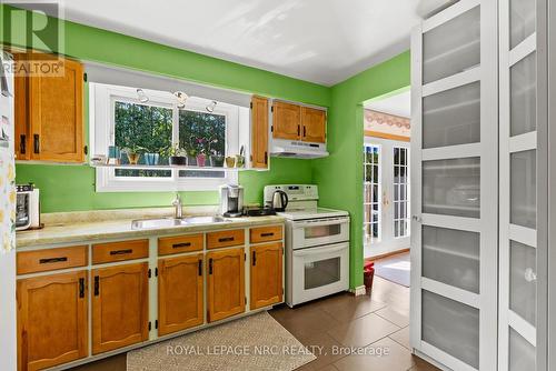 21 Upper Canada Drive, Niagara-On-The-Lake (Town), ON - Indoor Photo Showing Kitchen