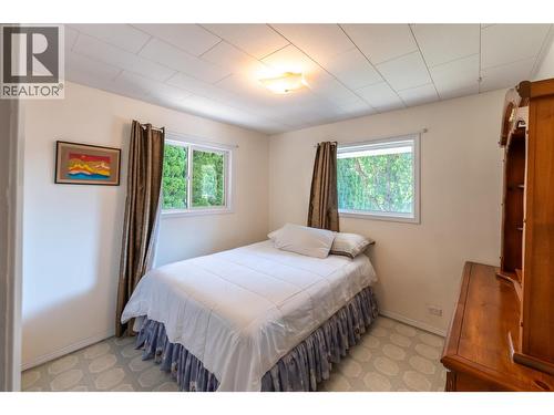 5401 Highway 97, Oliver, BC - Indoor Photo Showing Bedroom