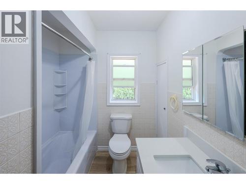 5401 Highway 97, Oliver, BC - Indoor Photo Showing Bathroom