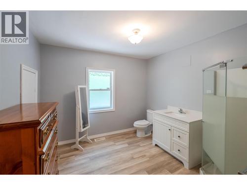 5401 Highway 97, Oliver, BC - Indoor Photo Showing Bathroom