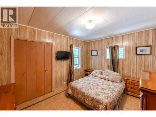 5401 Highway 97, Oliver, BC - Indoor Photo Showing Bedroom