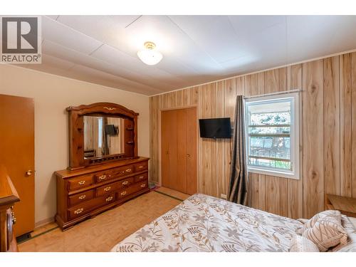 5401 Highway 97, Oliver, BC - Indoor Photo Showing Bedroom