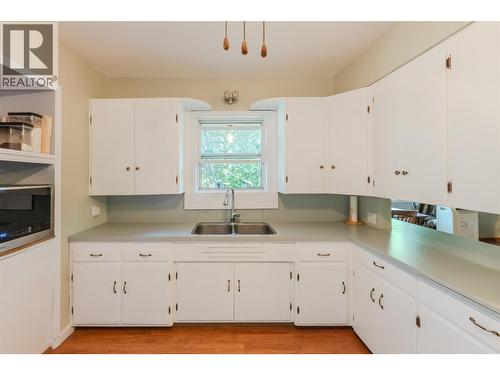 5401 Highway 97, Oliver, BC - Indoor Photo Showing Kitchen With Double Sink