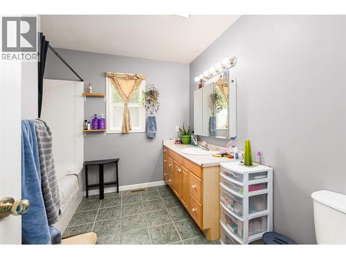 4840 Lower Wynndel Road, Wynndel, BC - Indoor Photo Showing Bathroom