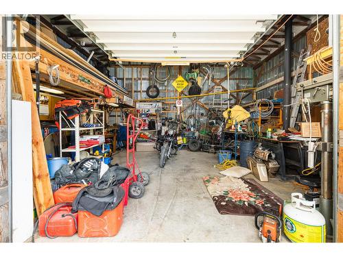4840 Lower Wynndel Road, Wynndel, BC - Indoor Photo Showing Garage