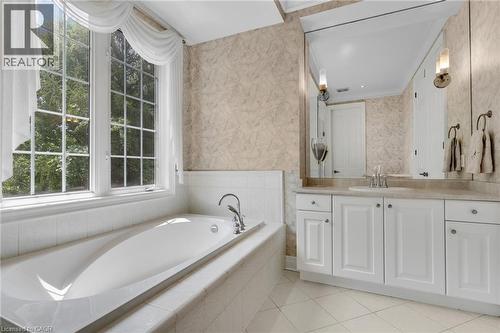 170 Garth Massey Drive, Cambridge, ON - Indoor Photo Showing Bathroom