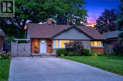 4 Compton Place, Hamilton, ON - Outdoor