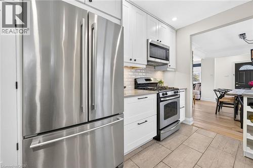 4 Compton Place, Hamilton, ON - Indoor Photo Showing Kitchen With Upgraded Kitchen
