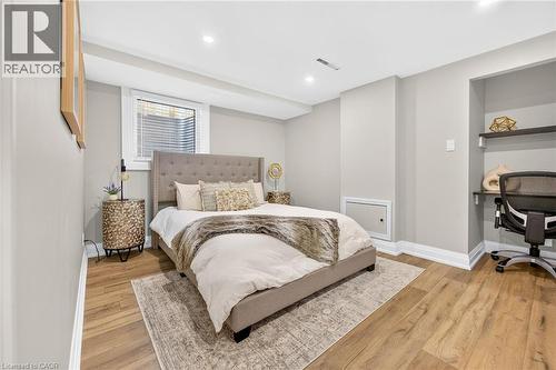 4 Compton Place, Hamilton, ON - Indoor Photo Showing Bedroom