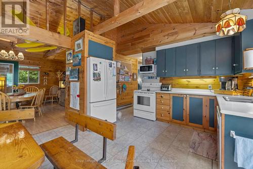 12 - 3998 Highway 141, Muskoka Lakes (Watt), ON - Indoor Photo Showing Kitchen