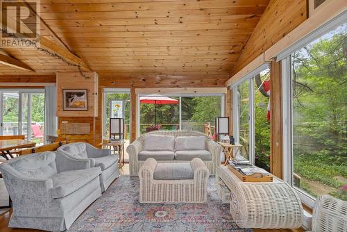 12 - 3998 Highway 141, Muskoka Lakes (Watt), ON - Indoor Photo Showing Living Room