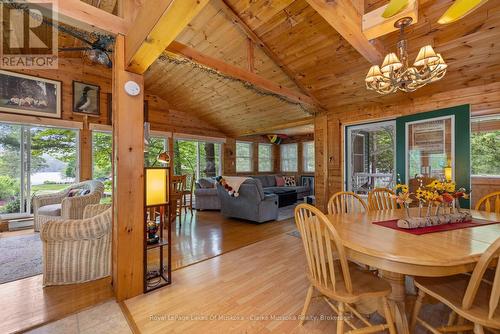 12 - 3998 Highway 141, Muskoka Lakes (Watt), ON - Indoor Photo Showing Dining Room