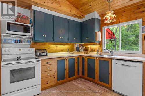 12 - 3998 Highway 141, Muskoka Lakes (Watt), ON - Indoor Photo Showing Kitchen With Double Sink