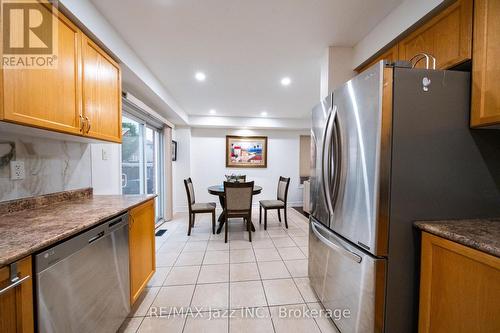 412 Reeves Way Boulevard, Whitchurch-Stouffville (Stouffville), ON - Indoor Photo Showing Kitchen